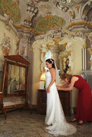 Hot Tips - Extra Celebrations - Callie & James Wedding in Italy - weddingsabroadguide.com